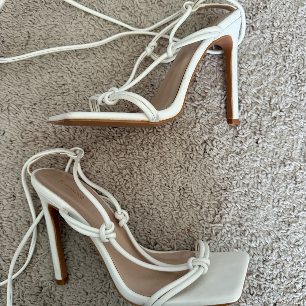 PrettyLittleThing White Square Front Knot Detail Heels - Picture 2 of 8
